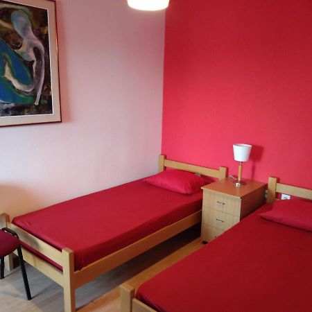 Skopje City Center Red Apartment Εξωτερικό φωτογραφία