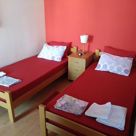 Skopje City Center Red Apartment Εξωτερικό φωτογραφία
