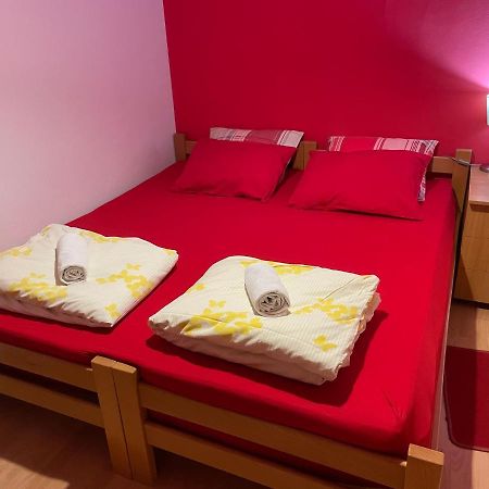 Skopje City Center Red Apartment Εξωτερικό φωτογραφία
