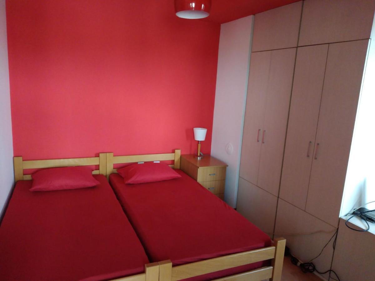 Skopje City Center Red Apartment Εξωτερικό φωτογραφία