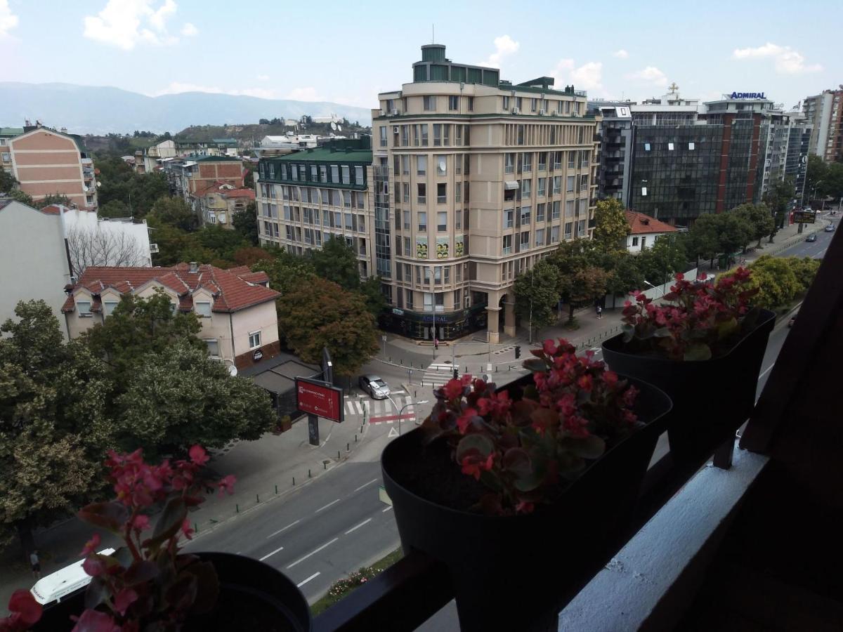 Skopje City Center Red Apartment Εξωτερικό φωτογραφία