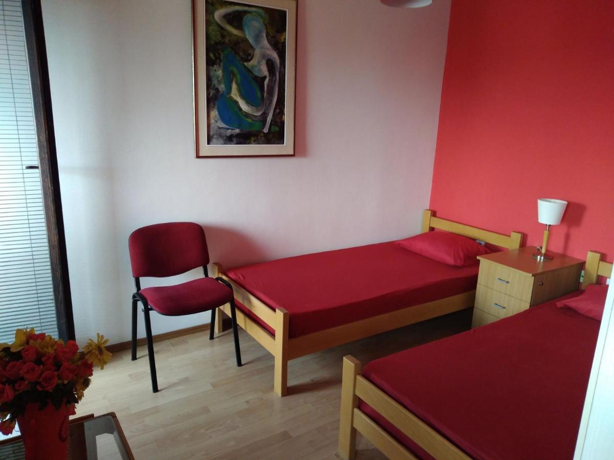 Skopje City Center Red Apartment Εξωτερικό φωτογραφία