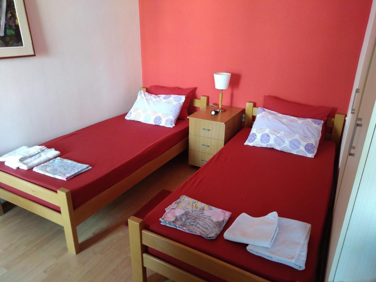Skopje City Center Red Apartment Εξωτερικό φωτογραφία
