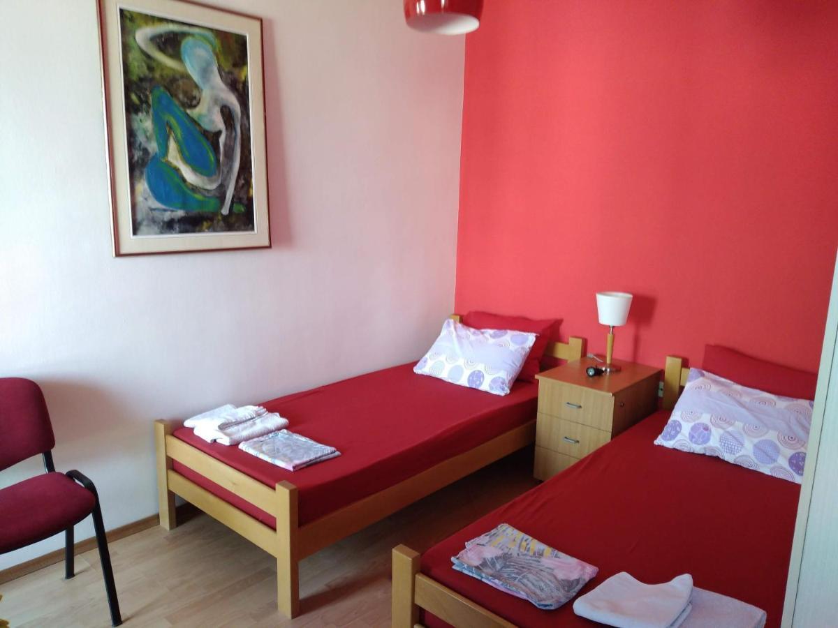 Skopje City Center Red Apartment Εξωτερικό φωτογραφία
