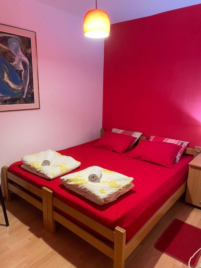 Skopje City Center Red Apartment Εξωτερικό φωτογραφία